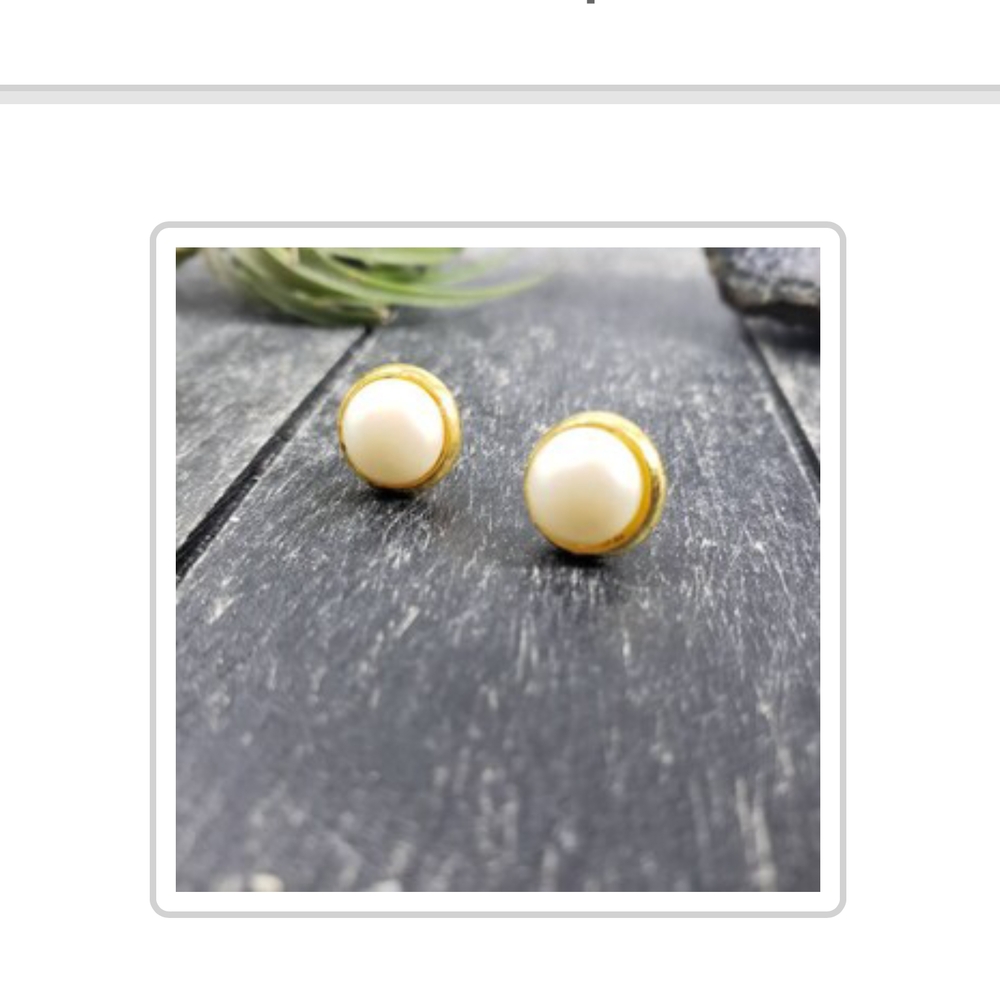 Elegant Gold and Cream Freshwater Pearl Stud Earrings